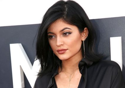 كايلي جينير تتبرع بمليون دولار لأطفال البيرو