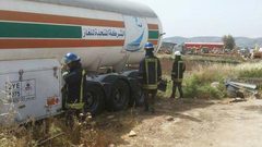 دفاع مدني جنين يؤمن حادث إنزلاق صهريج