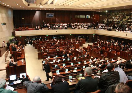 هآرتس: الكنيست سيصوت على مشاريع عنصرية ضد الفلسطينيين
