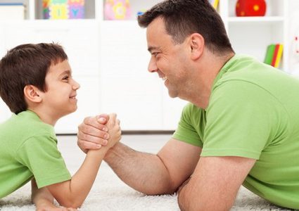 تفاعل الآباء مع الأبناء يجعلهم أكثر ذكاء