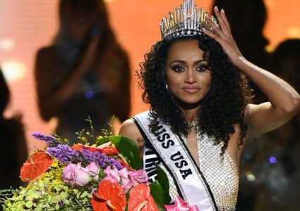 ملكة جمال أمريكا مراقبة في اللجنة النووية الأمريكية