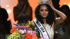 ملكة جمال أمريكا مراقبة في اللجنة النووية الأمريكية