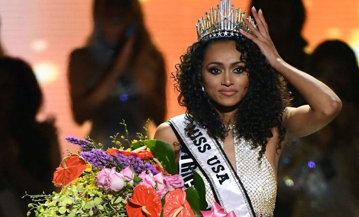 ملكة جمال أمريكا مراقبة في اللجنة النووية الأمريكية