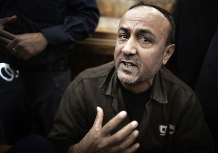 الاحتلال يزعم رفضه عرضاً للبرغوثي مقابل فك الإضراب