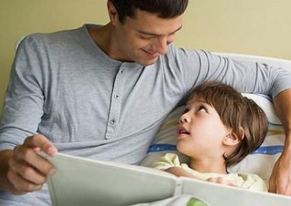 تعرفوا على فوائد قصة ما قبل النوم على أطفالكم