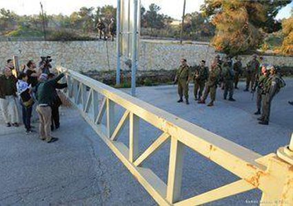 الاحتلال يغلق حاجز بيت ايل حتى اشعار آخر