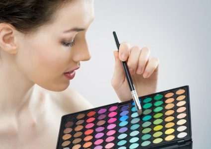 عادات مكياج خاطئة توقفي عنها