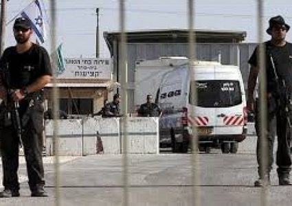 نقل 76 أسيرا مضربا إلى مستشفيات ميدانية