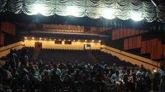 مسرحية سينما الكوميديا السوداء عبث السياسة