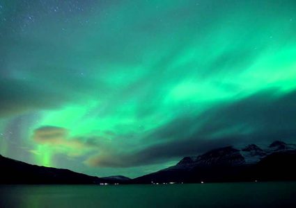 عراقي يوثق جمال الشفق في معرض بالسويد