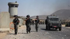 أسيران يدخلان أعواما جديدة في السجون بينهما أسير محكوم بالمؤبد