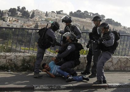 اعتقال 3 نشطاء وإصابة آخرين في القدس