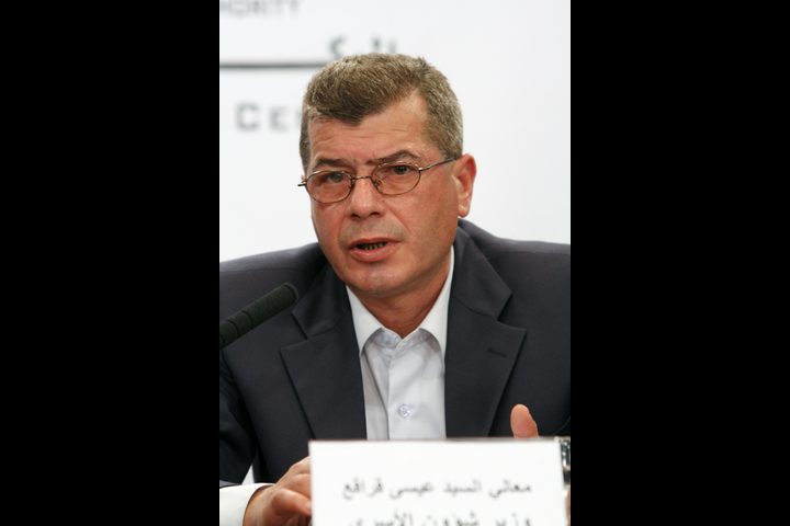 قراقع يدعو المجتمع الدولي لإنقاذ حياة الأسرى المضربين