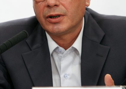 قراقع يدعو المجتمع الدولي لإنقاذ حياة الأسرى المضربين