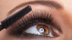 خطأ فادح إبتعدي عنه عند وضع الماسكارا