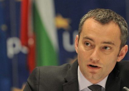 ملادينوف يطالب بحل عاجل لقضية الاسرى