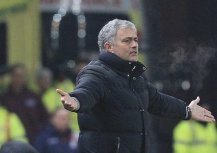 مورينيو قلق من غياب فيلايني