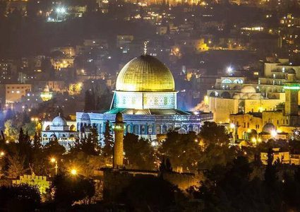 سلطات الاحتلال تطلق شعارات ضوئية عنصرية بالقدس