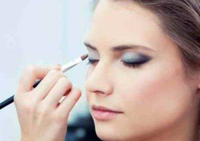 خطوات لماكياج يومي ناعم