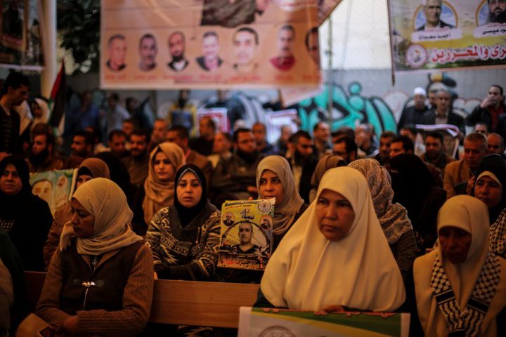 مسيرة تضامنا مع الأسرى في بلدة الخضر