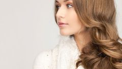 تقنية جديدة ...صبغ الشعر بالكف