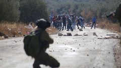 8 إصابات بأعيرة معدنية بمواجهات مع الاحتلال