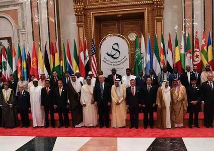 إعلان الرياض يجمع على مكافحة "الإرهاب" وإدانة إيران