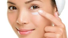 تخلصي من التجاعيد حول العينين