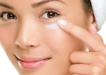 تخلصي من التجاعيد حول العينين