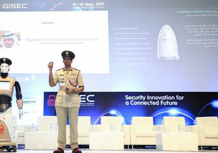 رجل آلي سينضم لشرطة الإمارات وخدمات مميزة ب 6 لغات