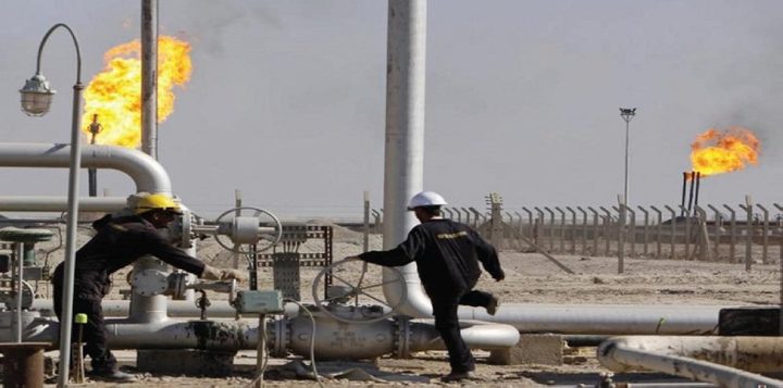 النفط يرتفع بفعل توقعات تمديد خفض الإنتاج