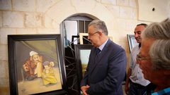 معرض فني يجسد معاناة الفلسطيني وحنينه لأرضه