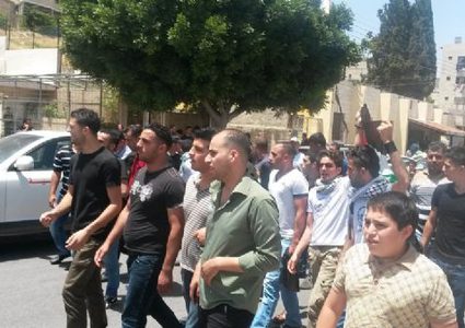 مسيرة مساندة للأسرى باتجاه حاجز حوارة