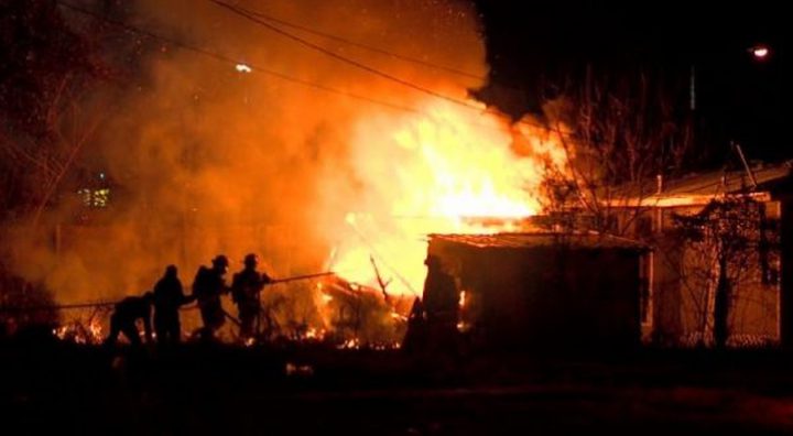 اندلاع حريق جراء قنابل الاحتلال في جيوس