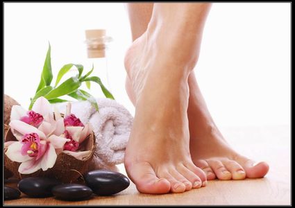 عالجي تشققات القدمين بهذه الخلطات