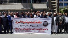 وقفة تضامنية مع الاسرى في طولكرم..وأهالي الأسرى قلقين