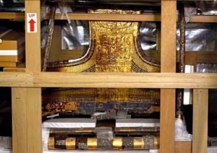 نقل السرير الجنائزي لتوت عنخ آمون للمتحف الكبير