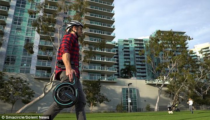 علماء يطورون دراجة يمكن حملها على الظهر