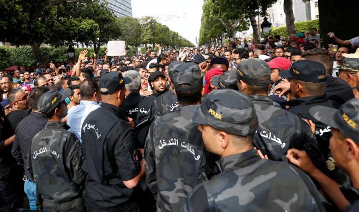 اعتقال رجال أعمال بتهمة تمويل الاحتجاجات في تونس