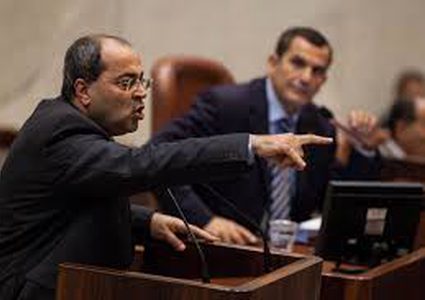 الطيبي للوزيرة ريغيف..كوفية ابو عمار فوق كل فساتينكم (فيديو)