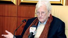 وفاة المترجم والأديب البريطاني دينيس جونسون