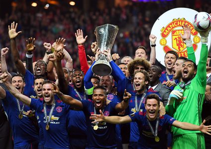 مانشستر يونايتد يتوج بلقب الدوري الأوروبي (صور)