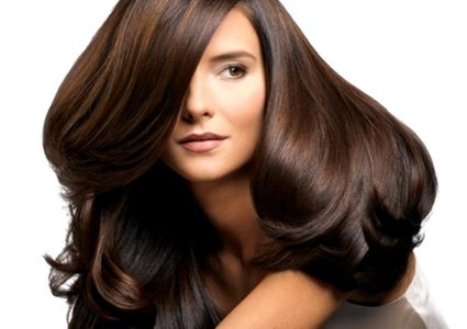 خلطة برازيلية لفرد الشعر وجعله أكثر إشراقاً ولمعاناً