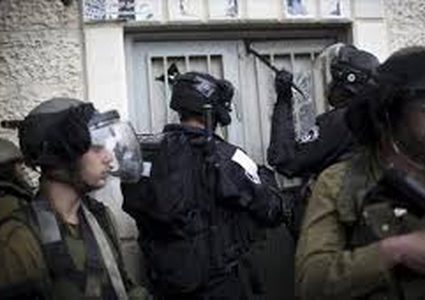 الاحتلال يسلم شاباً بلاغاً لمراجعة مخابراته