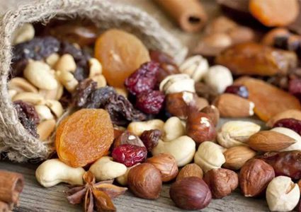 أهمية تناول المكسرات والتمر في رمضان