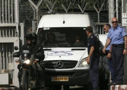 قراقع: تدهور الوضع الصحي للأسرى المضربين بالجملة