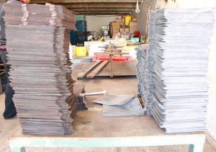 إعادة تدوير البطاريات في غزة... لقمة عيش مغمسة بالموت البطيء