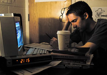 قلة النوم مرتبطة بتآكل الدماغ