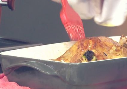 دجاج محشي وشوربة فريكة