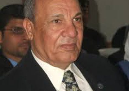 كثيرون هم الذين يتحسسون رؤوسهم